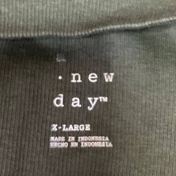 A New Day Women's Green Crew Neck Short Sleeve One Piece Bodysuit Top Size XL - Picture 3 of 4